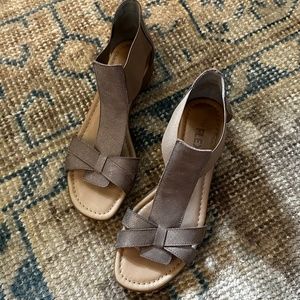 THE FLEXX Metallic Taupe Color Band Together Gladiator Sandal Shoes Size US 7.5
